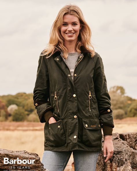 In celebration of the birth of countrywear, model and loyal friend of Barbour, Hannah Cooper, styles the Barbour Ladies' Icons Beaufort Jacket inspired by the original Beaufort jacket designed in 1982 by Dame Margaret Barbour. Barbour Jacket Women Outfit, Farming Clothes, Marvel Actresses, Ireland Outfits, Barbour Jacket Women, Hannah Cooper, Barbour Coats, Field Dress, Countryside Fashion