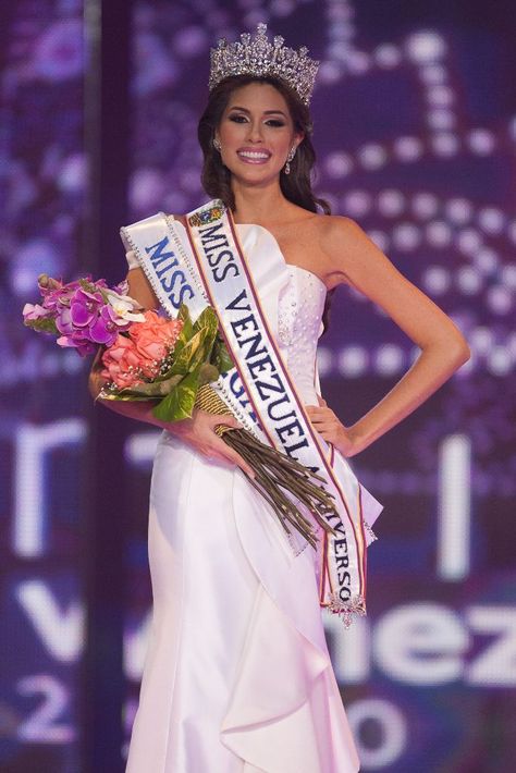 #Miss #Belleza #Modelo #MissVenezuela2012 Pageant Photography, Miss Canada, Miss Venezuela, Africa Dress, Miss Usa, Miss World, Beautiful Inside And Out, Beauty Pageant, Beauty Queens