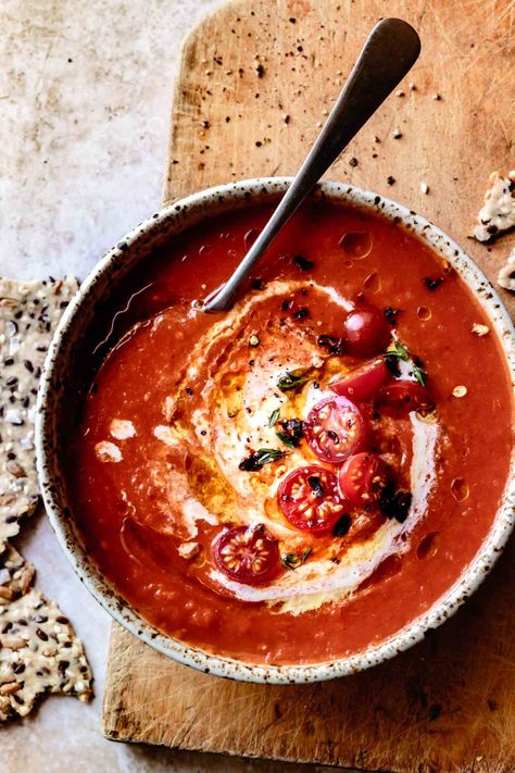 Fresh tomatoes roasted with onions and garlic form the backbone of this easy & creamy vegan roasted tomato soup recipe. Serve with a sandwich or salad for a healthy late-summer or early-fall meal. Roasted Tomato Soup Recipe, Roast Tomato Soup Recipe, Tomatoes Roasted, Vegan Tomato Soup, Bojon Gourmet, Fall Meal, Coconut Bacon, Tomato Soup Recipe, Roasted Tomato Soup