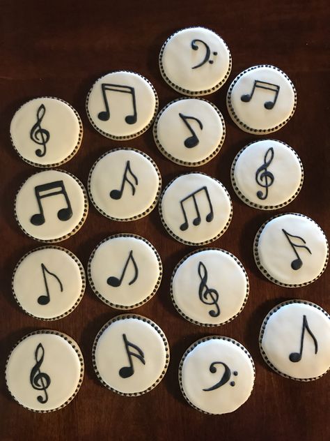 Music note cookies Musical Note Cookies Decorated, Music Note Decorations, Music Cupcakes Ideas, Music Themed Desserts, Music Note Cookies Decorated, Music Themed Cookies Decorated, Music Decorated Cookies, Music Cookies Decorated, Music Themed Food