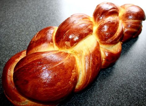 Swiss Sunday Zopf : 5 Steps (with Pictures) - Instructables Swiss Bread, Twist Bread, Jewish Bread, Swiss Recipes, Soft Bread, Challah Bread, Bread Cake, Challah, Loaf Bread