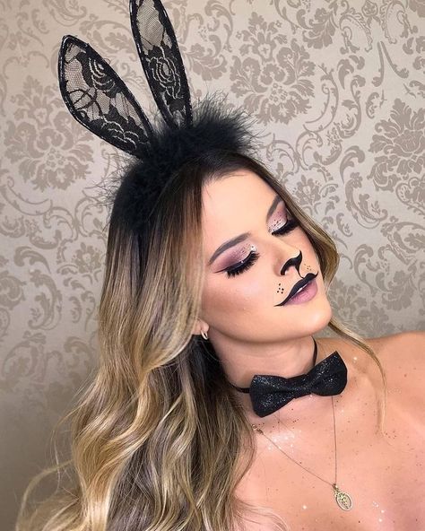 Theme Makeup Ideas, Bunny Halloween Makeup, Girl Halloween Makeup, Bunny Makeup, Cat Halloween Makeup, Bunny Halloween Costume, Cute Halloween Makeup, Hot Halloween Outfits, Makeup News