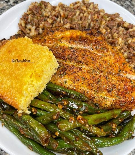 Catfish Dinner, Baked Catfish, Catfish Recipe, Catfish Recipes, Dirty Rice, Soul Food Dinner, String Bean, Food Babe, Health Dinner Recipes