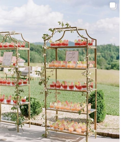 Cocktail Station Wedding, Wedding Drink Station, Cocktail Station, Drink Stand, Birthday Drinks, Bridal Shower Tables, Yard Wedding, Signature Cocktails, Cocktails Bar