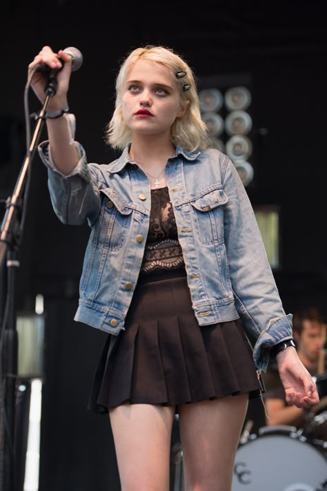 Indie Sleaze Outfits, American Apparel Tennis Skirt, Pitchfork Music Festival, Outfits 2014, Sky Ferreira, Iconic Outfits, Blogger Street Style, Indie Sleaze, Tennis Skirts