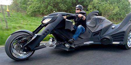 Custom three-wheeled motorcycle look like the Batmobile from Tim Burton’s Batman and Batman Returns movies.   Batman trike motorcycle designed by Polish company GameOverCycles. Batman Bike, Custom Batman, Harley Davidson Trike, Batman Inspired, Diy Motorcycle, Custom Trikes, Drift Trike, Concept Motorcycles, Trike Motorcycle