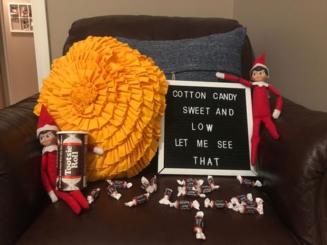 Elf On The Shelf Cotton Candy, Snoop On The Stoop Ideas Funny Hilarious, Snoop Dogg Elf On The Shelf Ideas, Christmas Door Ideas For Home, Snoop Dog Christmas, Stoop Ideas, Elf 2024, Skeleton Ideas, Elf Shenanigans