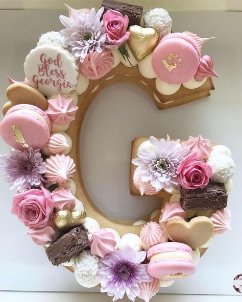 cakestagram #goldcake velaunicornio Unicorn Number Cake, Letter Cakes, Alphabet Cake, Number Birthday Cakes, Cake Lettering, Letter Cake, Cream Tart, Number Cake Toppers, Beautiful Cake Designs