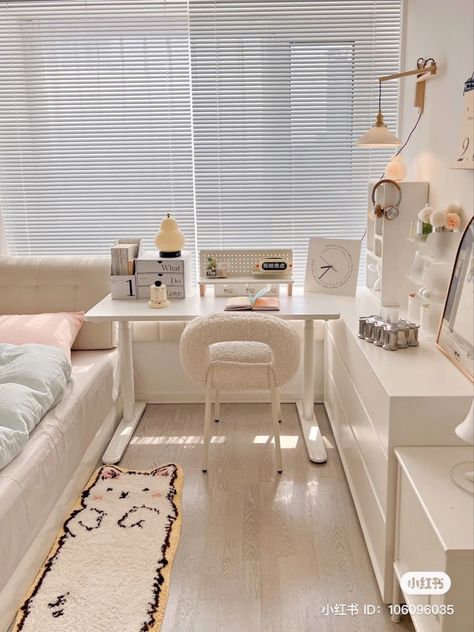 Small Desk Ideas Aesthetic, Christmas Cozy Home, Modern Sofa Design, Sofa Design Ideas, Dorm Room Decor Ideas, Small Bedroom Inspiration, Elegant Living Room Design, Living Room Themes, Dekorasi Kamar Tidur