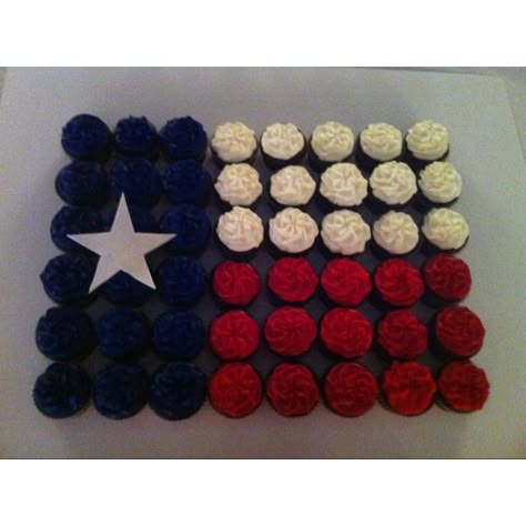 A little bit of Texas cupcake cake Texas Theme Party Ideas, Go Texan Day Activities, Texas Themed Cupcakes, Texas Cupcakes, Texas Birthday Cake, Texas Centerpieces, Texas Themed Party Food, Texas Party Ideas, Texas Theme Birthday Party