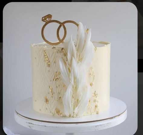 Cake Decorating Engagement, Engagement Cake Images, Engagement Cake Designs, Proposal Cake, Engaged Cake, Cake Engagement, Engagement Party Cake, Wedding Cake Pearls, Cute Anniversary Gifts