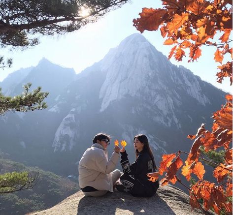 #korea #love #kpop #couples #koreancouples #relationship #fashion #night #photography #nature #autumn #relationship Autumn Relationship, Boyfriend Photoshoot, Photoshoot Ideas For Boyfriend, Couple Travel Photos, Best Couple Pictures, Good Photos, Couple Travel, Dance Like This, Kpop Couples