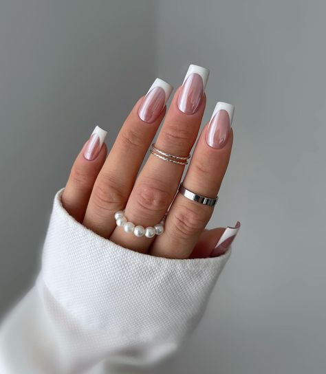 Simple Winter Nail Ideas, Chrome Nails Silver, White French Tip Nails, Chrome Nail Designs, Winter Nail Ideas, White Chrome Nails, Chrome Nails Designs, Girl Nails, White French Tip