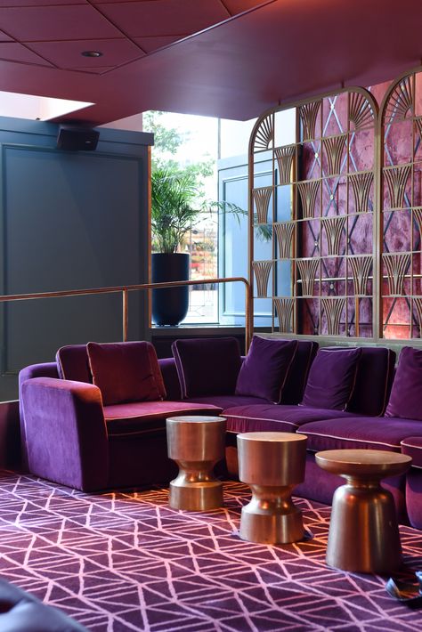 Purple And Gold Interior Design, Purple Hotel Room, Violet Interior Design, Modernism Interior, Purple Interior Design, Purple Lounge, Deco Violet, Gold Interior Design, Interior Palette