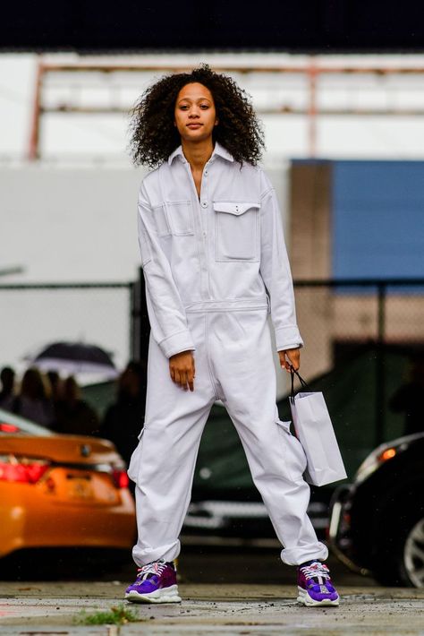 Jump Suites Outfit, Boiler Suit Street Style, Jump Suites, New Yorker Street Style, Athleisure Street Style, Pfw Street Style, Italian Fashion Street, Denim Street Style, New York Fashion Week Street Style