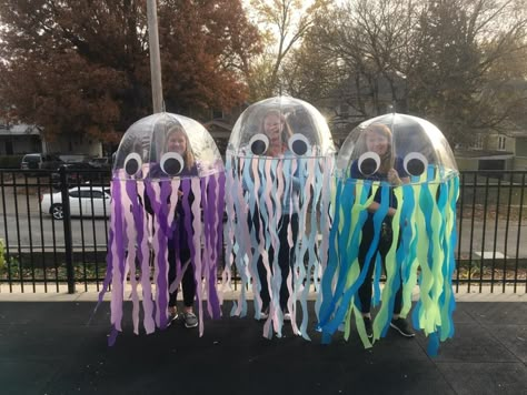 Jellyfish Costume Diy, Animal Costumes Diy, Under The Sea Costumes, Sea Creature Costume, Sea Costume, Jellyfish Costume, Fish Costume, Teacher Halloween Costumes, Ocean Theme Party