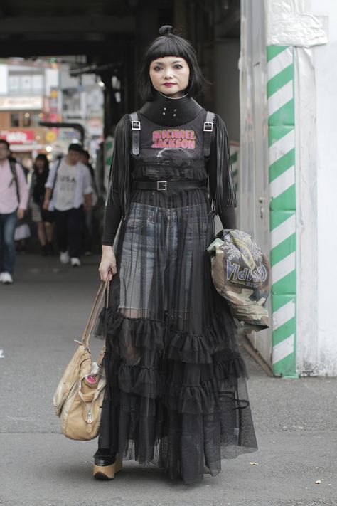 Mesh Dress Outfit, Outfits For Japan, Punk Street Style, Japan Fashion Street, Tokyo Fashion Week, Street Style Aesthetic, Street Style 2017, Tokyo Street Style, Tokyo Street