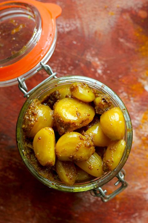 Garlic Pickle Recipe Indian, Garlic Pickle Recipe, Indian Pickle Recipe, Pickle Recipe, Pickled Garlic, Easy Indian Recipes, Garlic Recipes, Masala Recipe, Chutney Recipes