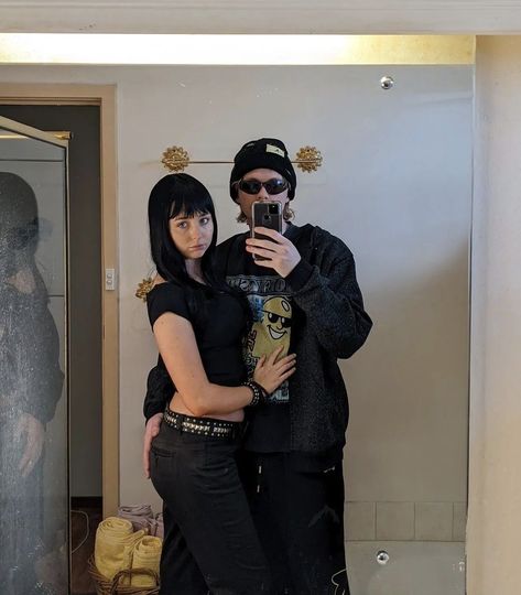 Jane And Jesse Halloween Costume, Jessie Pinkman And Jane Costume, Jesse Pink Man And Jane, Drum And Base Outfit, Jessie And Jane Halloween Costume, Cool Halloween Couple Costumes, Jesse Pinkman And Jane Costume, Edgy Couples Costumes, Jesse Pink Man Outfits