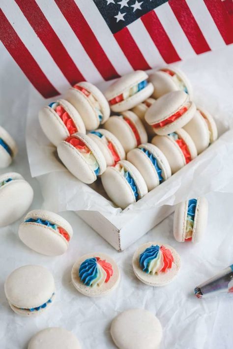 French Macaroon Recipes, American Buttercream, Macaron Flavors, Patriotic Desserts, Macaron Cookies, French Macaroons, 4th Of July Desserts, Macaroon Recipes, Fourth Of July Food