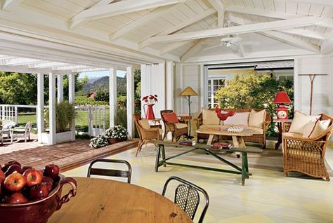 Howard J. Backen Revamps an Airy Farmhouse in Napa Valley Farmhouse Sunroom Ideas, Enclosed Verandah, Farmhouse Sunroom, Sunroom Makeover, Sunroom Decor, Home Decor Sites, New England Farmhouse, Best Farmhouse, Sunroom Decorating