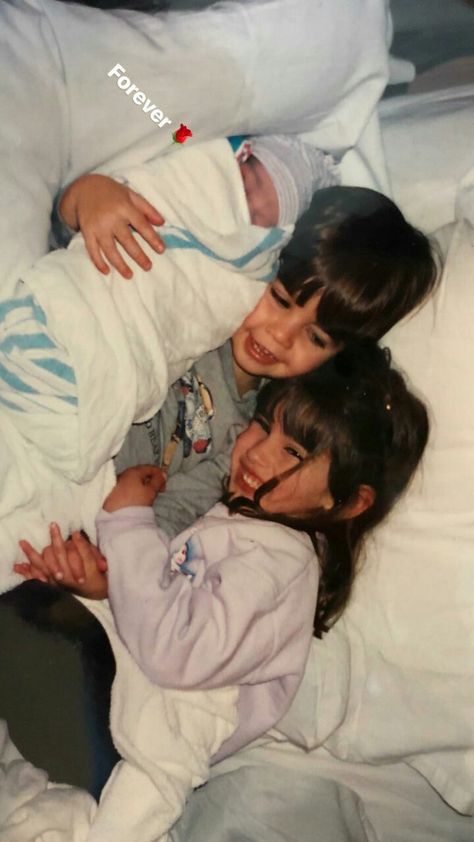 Muito amor em uma foto só Addicted Calloway Sisters, Calloway Sisters, Childhood Pictures, Childhood Photos, Future Mom, Lauren Jauregui, Fifth Harmony, Friend Pictures