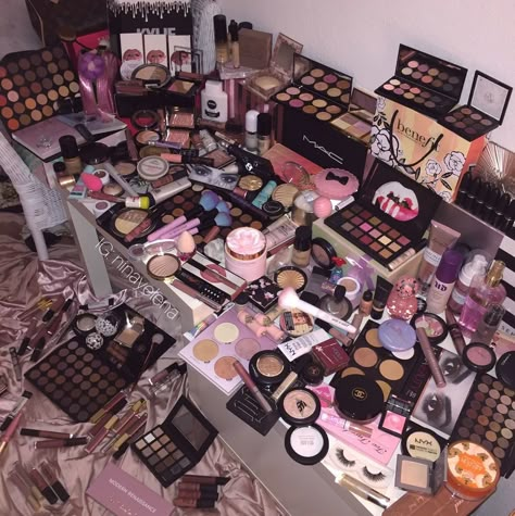 Tips para ahorrar dinero en maquillaje Спонж Beauty Blender, Profumo Victoria Secret, Koleksi Makeup, Penyimpanan Makeup, Makeup Collection Goals, Alat Makeup, Makeup Organization Vanity, Makeup Haul, Pinterest Makeup