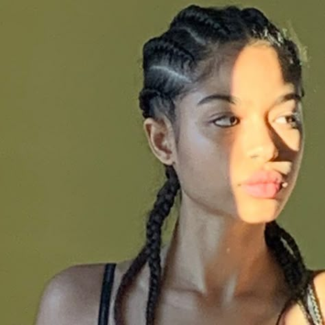 Baddie Picture Ideas, Braid Loc Styles, Bad Gyal Aesthetic, Aesthetic Club, Kylie Jenner Baby, Different Braids, Y2k Hairstyles, Plaits Hairstyles, Bad Gyal