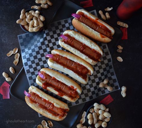 Bearded Lady Fingers Slimer Cake, Halloween Theme Food, Quick Fast Food, Scary Snacks, Finger Hot Dogs, Halloween Stuffed Peppers, Carnevil Halloween, Boiled Hot Dogs, Halloween Bones