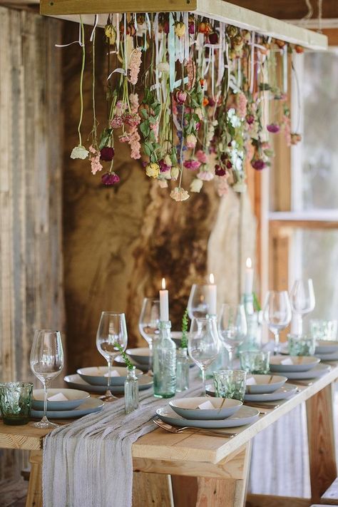 Eco Friendly Wedding Ideas, Sustainable Wedding Ideas, Dried Flower Wedding, Dried Flowers Wedding, Eco Wedding, Flower Installation, Wedding Floral Centerpieces, Sustainable Wedding, Eco Friendly Wedding