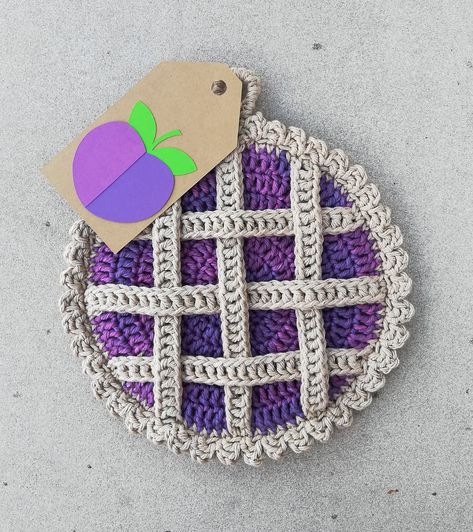 Ravelry: Lattice Pie Pot Holder by Kelly Maust Pie Pot Holder, Pot Holder Crochet Pattern, Plum Color Palette, Farmers Market Decor, Pot Holder Crochet, Us Crochet Terms, Food Crochet, Plum Pie, Vegetable Decoration