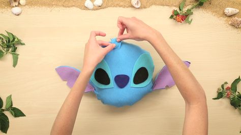 Snowflake Making, Disney Diy Crafts, Experiment 626, Diy Pillow, Stitch Character, Simple Snowflake, Cute Diy Room Decor, Cute Stitch, Favors Diy