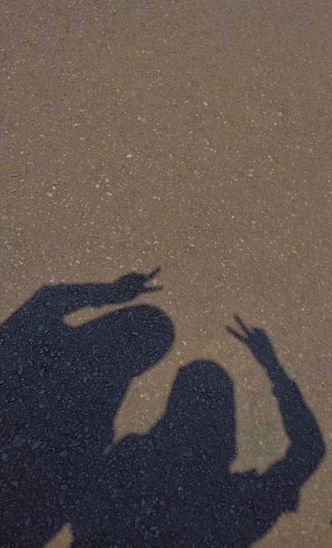 2 Friends Dp, Shadow Aesthetic, Friendship Pictures, Shadow Images, Beautiful Profile Pictures, Sky Photography Nature, Cute Galaxy Wallpaper, Shadow Photos, Hand Pictures