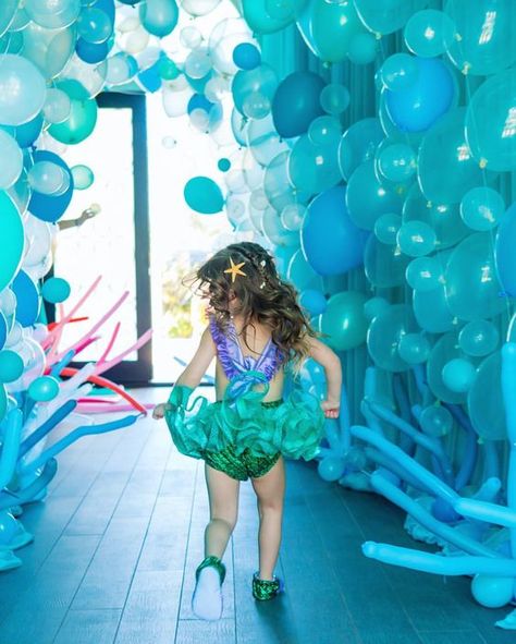 Mermaid Party Balloons | Kim Byers Homemade Fashion, Underwater Party, Ariel Birthday Party, Sea Party Ideas, Dresses Art, Ariel Birthday, Sea Birthday Party, Mermaid Theme Party, Mermaid Parties