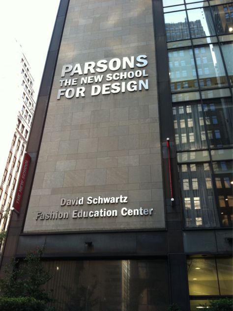 Parsons The New School for Design - Designers workplace and former Chair of the school's Fashion Design department, Tim Gunn. Fashion Design Projects, Masonite Interior Doors, Fashion Design School, Fashion Dream Job, Interior Design School, Parsons School Of Design, Design Department, Education Center, Study Style