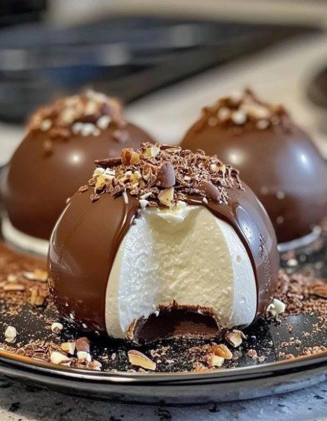 Ukrasavanje Torti, Mascarpone Mousse, Chocolate Dome, Mousse Mascarpone, Magical Food, Desserts Faciles, Sugar Mountain, Mousse Recipes, Mousse Cake