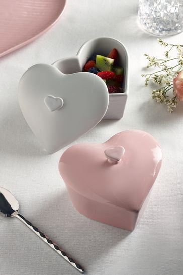 Ceramic Beginner Ideas, Clay Heart Ideas, Heart Ceramics Ideas, Valentines Ceramics, Pink Pottery, Ceramic Heart, Beginner Ceramics Projects, Beginners Ceramics, Heart Pottery