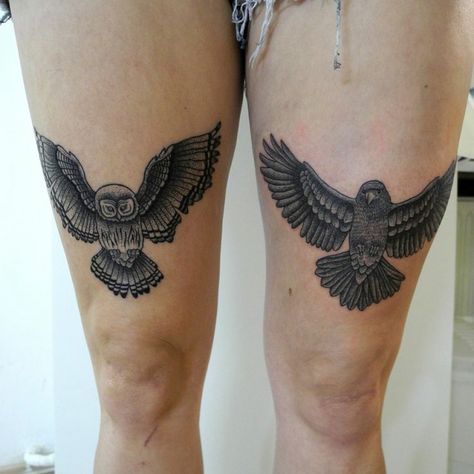 http://tattoomagz.com/gorgeous-wings-tattoos-on-legs/owl-and-bird-wing-tattoo-on-leg/ Fine Tattoo, Clever Tattoos, Wing Tattoo, Human Canvas, Bird Tattoo, Thigh Tattoos Women, Knee Tattoo, Wings Tattoo, Owl Tattoo