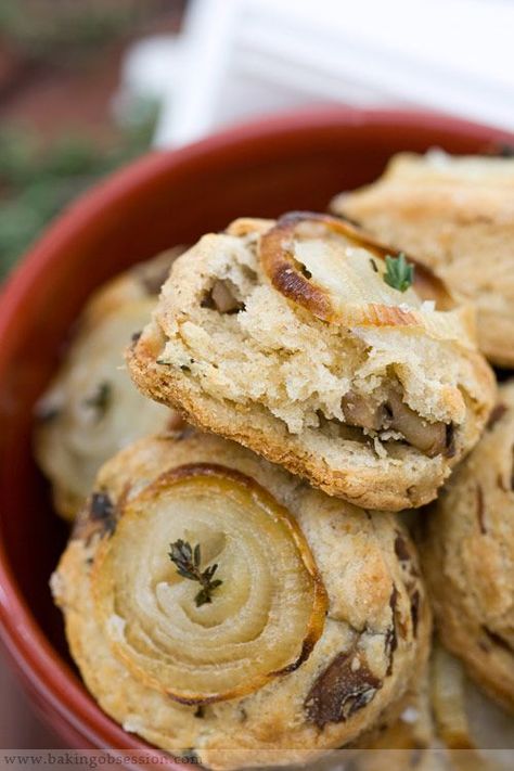 Mushroom Onion Scones // recipe adapted from Nancy Silverton, via Vera @BakingObsession Onion Scones, Savory Scones, Favorite Dessert Recipes, Savoury Baking, Favorite Dessert, Snacks Für Party, Scone Recipe, Sweet Savory, Finger Food