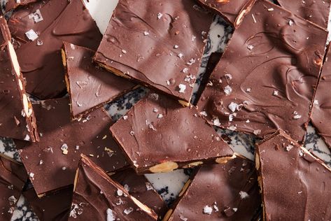 Delish Homemade Chocolate Bark, Almond Bark Recipes, Chocolate Bark Recipe, Almond Chocolate, Best Peanut Butter, Bark Recipe, Almond Bark, Chocolate Almond, Chocolate Nuts