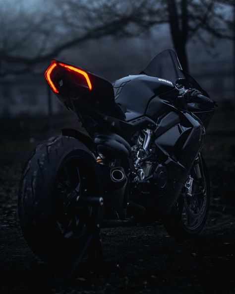 Moto Ninja, Xe Ducati, Ninja Bike, Ducati Motorcycle, Motos Yamaha, Motorcross Bike, Custom Sport Bikes, Bike Aesthetic, Black Cars