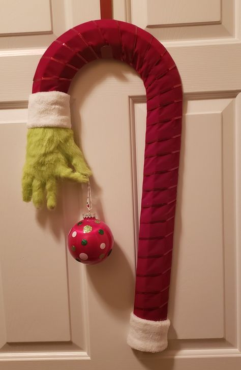 Grinch Candy Cane, Grinch Candy, Grinch Hand, Grinch Hands, Hand Candy, Candy Cane Wreath, Winter Crafts, Christmas Activities, Grinch