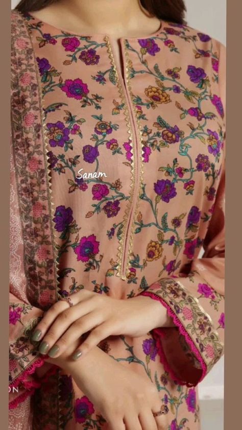 Lawn Tops Design, Neck New Designs For Kurtis, Tulip Style Dress, Pakistani Kurta Neck Design With Lace, Kurta Gala Design, Stylish Neck Designs, Neck Designs For Kurtis, Neck Ideas, Stitching Shirt