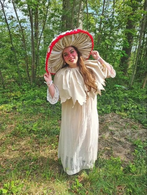 Garden Theme Halloween Costumes, Garden Theme Costume, Adult Mushroom Costume, Cottage Core Halloween Costume, Mushroom Costume Diy, Mushroom Hat Diy, Enchanted Forest Costume, Mushroom Costumes, Mushroom Cosplay