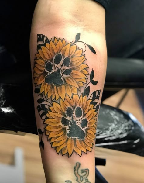 Sunflowers with a dog or cats paw print in the middle Sunflower Paw Print, Rip Tattoos For Mom, Cats Paw, Dog Memorial Tattoos, Pawprint Tattoo, Dog Paw Tattoo, Body Decor, Paw Tattoo, Tattoos Skull