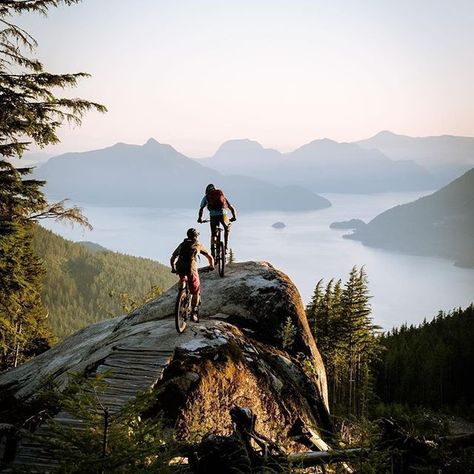 Mountain Bike Couple, Bike Couple, Downhill Mountain Biking, Bike Mountain, Mountain Adventure, I Want To Ride My Bicycle, Mountain Biker, Adventure Bike, Sport Motivation