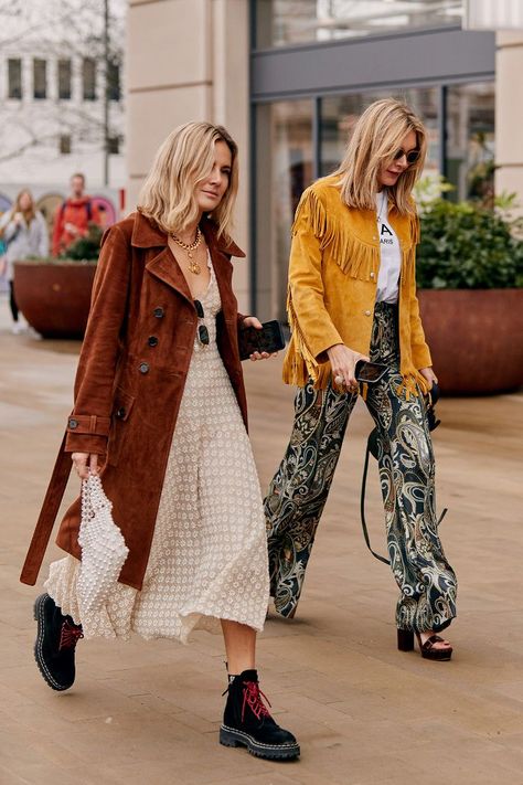 London Street Fashion, Fall Fashion Coats, Outfit Essentials, Modern Street Style, London Fashion Week Street Style, Walking Down The Street, Stil Boho, High Street Fashion, Looks Street Style