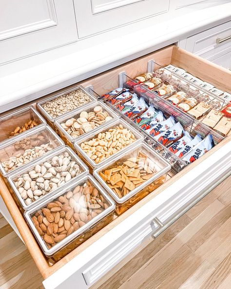 Snack Drawer, Desain Pantry, Kabinet Dapur, House Organisation, Kitchen Organization Pantry, Kitchen Organisation, Kitchen Pantry Design, The Home Edit, Home Organisation