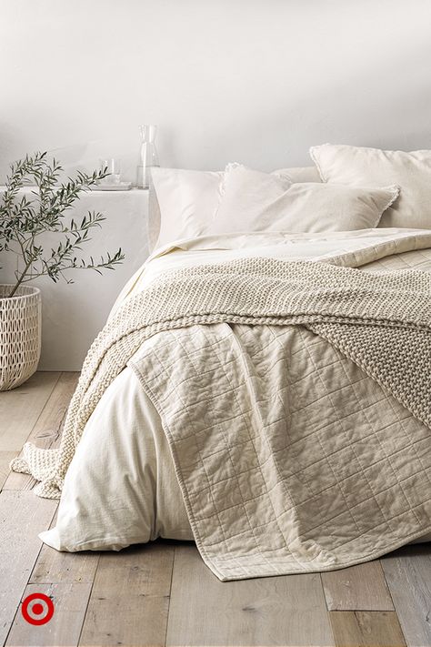 Turn your bed into a summer oasis with dreamy bedding ideas in calm tones & natural fabrics. Bedroom decor level: Zen. Apartment Doorway, Remodel Trailer, Remodel Entryway, Remodel Closet, Remodel Checklist, Interior Entrance, Interior Hallway, Staging Decor, Decoration Hall