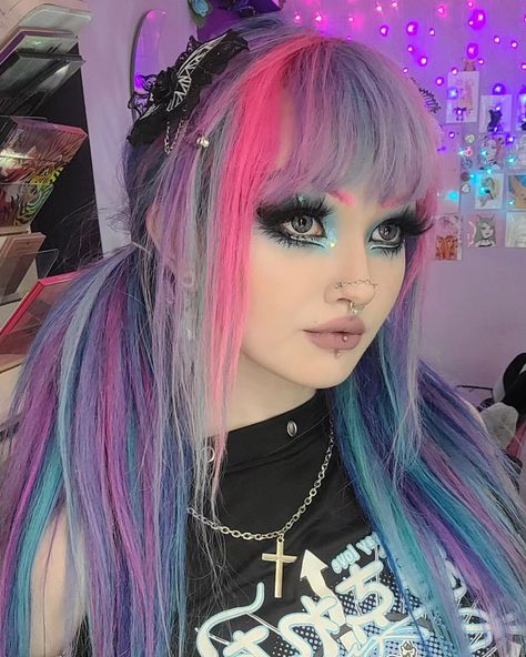 What was your favorite cartoon growing up? 🐰 | Instagram Halloween Hair, Cosmetology, Prom Hair, Dyed Hair, Wig Hairstyles, Make Up, Hair Inspiration, Cool Hairstyles, Hair Care